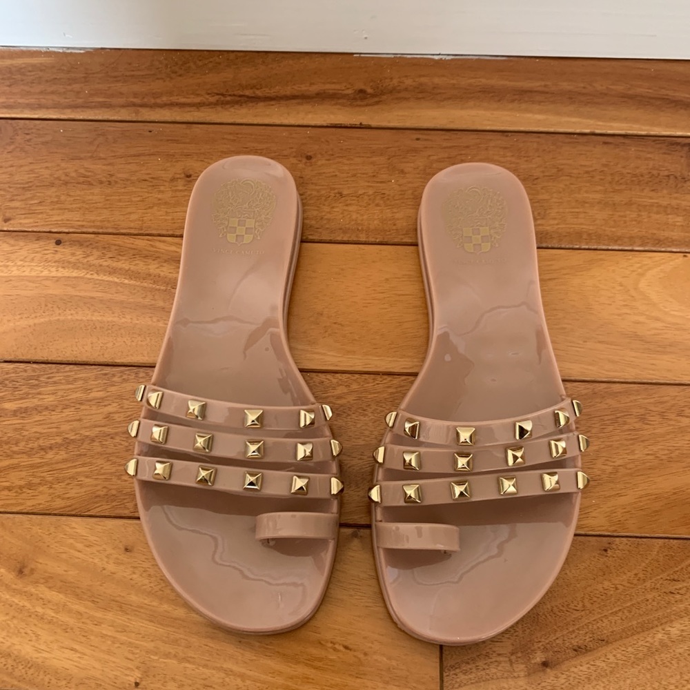 Vince Camuto ELISHENTA STUDDED SLIDE